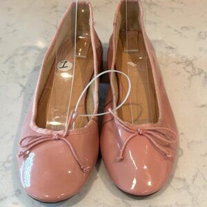 Delicate Pink Patent Leather Ballet Flats with Bow Detail